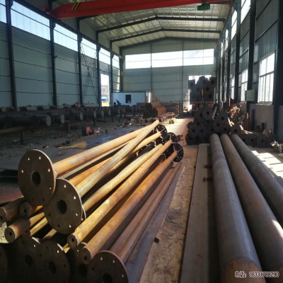 8月10號交通標(biāo)志桿焊接拍攝圖